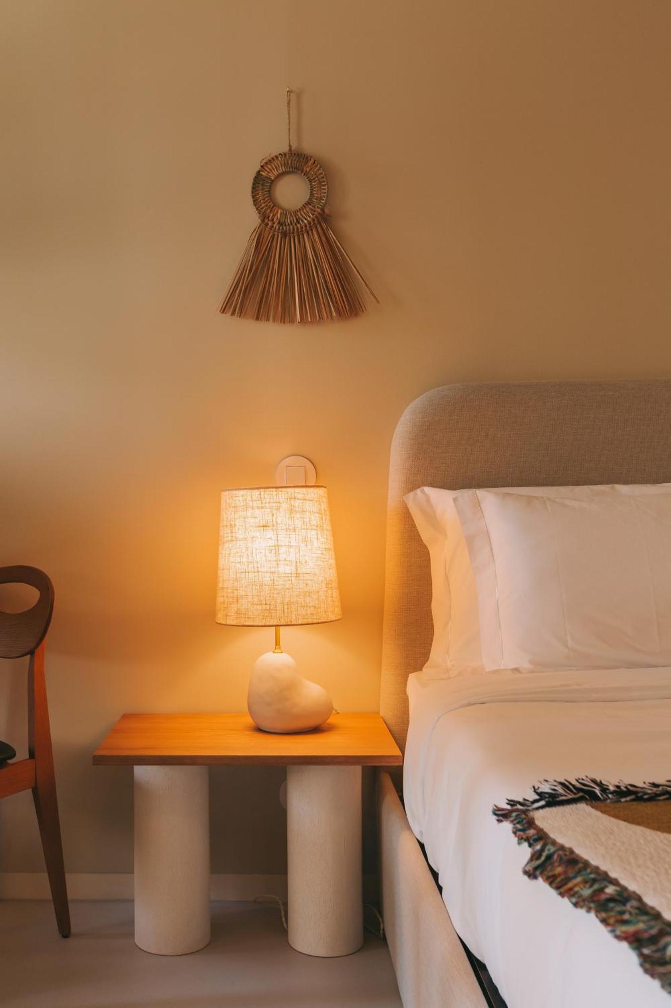 Village Aparthotel By Boa ポルト 部屋 写真 A table lamp