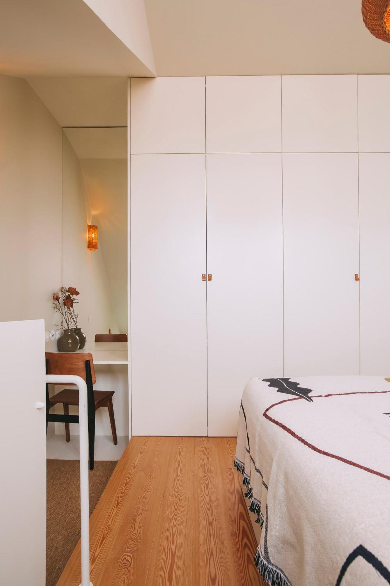 Village Aparthotel By Boa ポルト 部屋 写真 A wardrobe