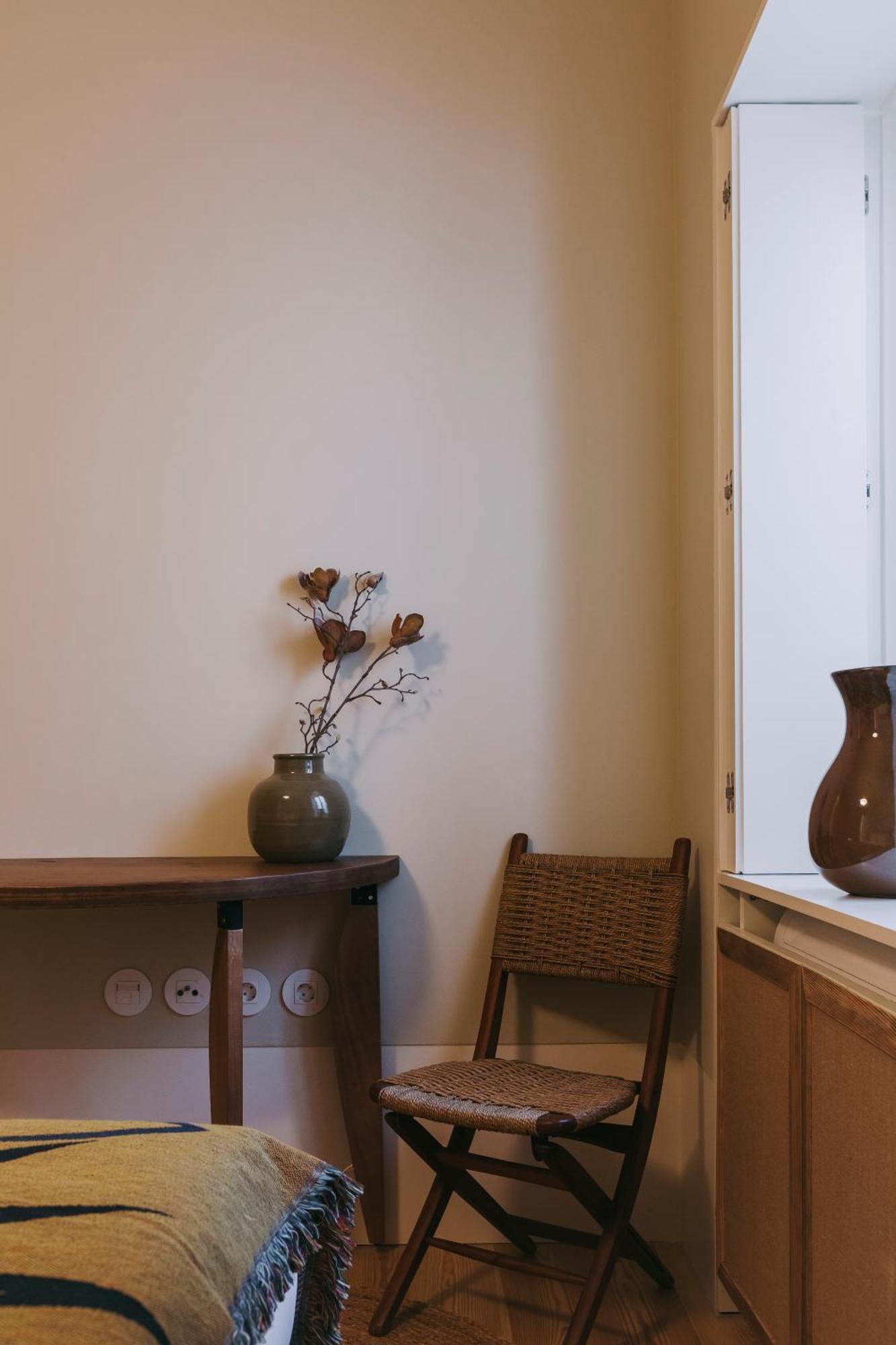 Village Aparthotel By Boa ポルト 部屋 写真 A wall painted with a light shade of beige