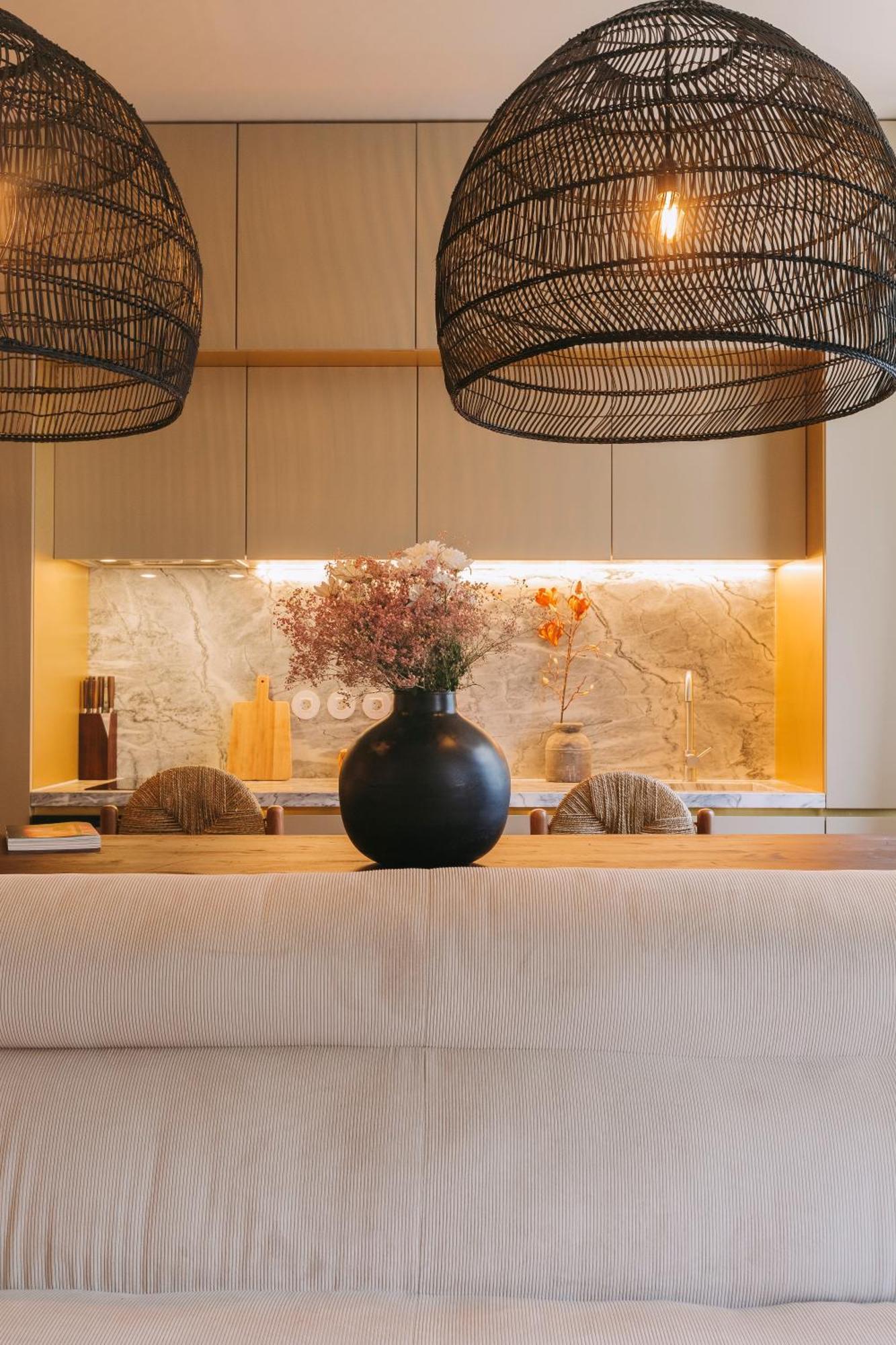 Village Aparthotel By Boa ポルト 部屋 写真 A kitchen with a marble backsplash